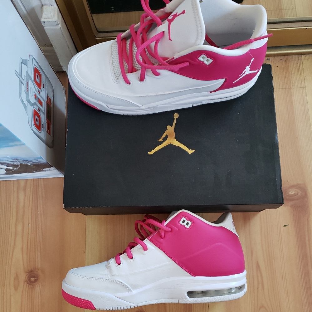 Women's Jordan Flights